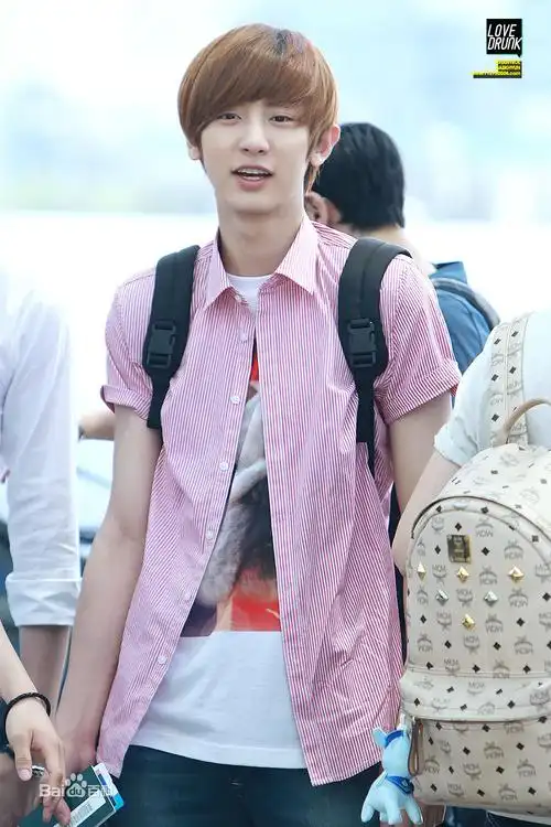 模特大赛"中获得银奖,出道前就拥有歌迷会的比较有名的sm练习生之一