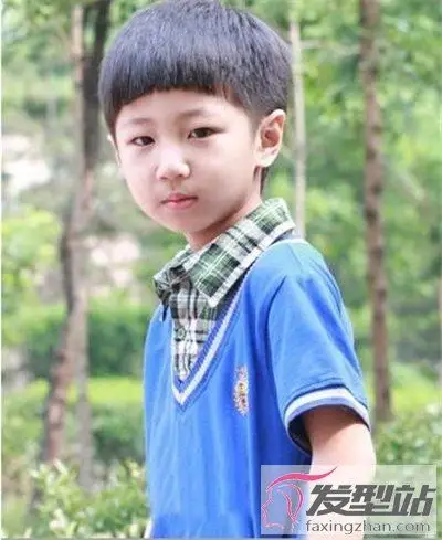 男宝宝蘑菇头发型图片 很萌很帅气小男孩蘑菇头