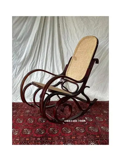 欧洲中古弯曲木藤编摇椅