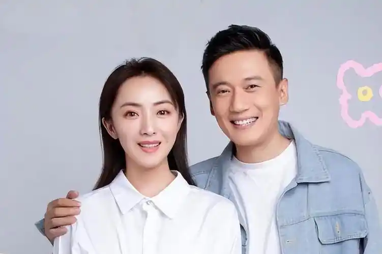 演员徐洪浩:戏里演父女,戏外恩爱幸福 演员徐洪浩和妻子刘晓洁恩爱