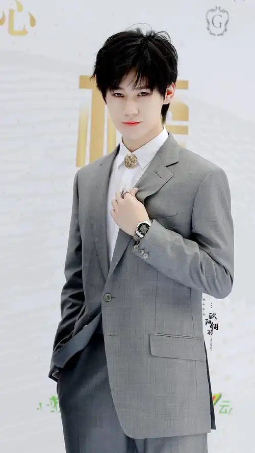 夏日少年派上线帅气体委张真源自信阳光好少年张真源夏日少年派