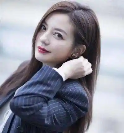 2022好看的中长发直发发型,清纯文艺明星最爱