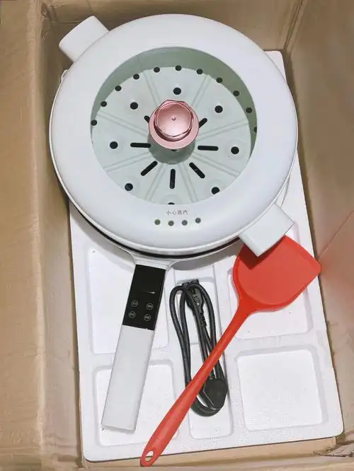 还有三挡火力可以调节,厨房小白随心调节火力,电煮锅是不粘锅涂层,试