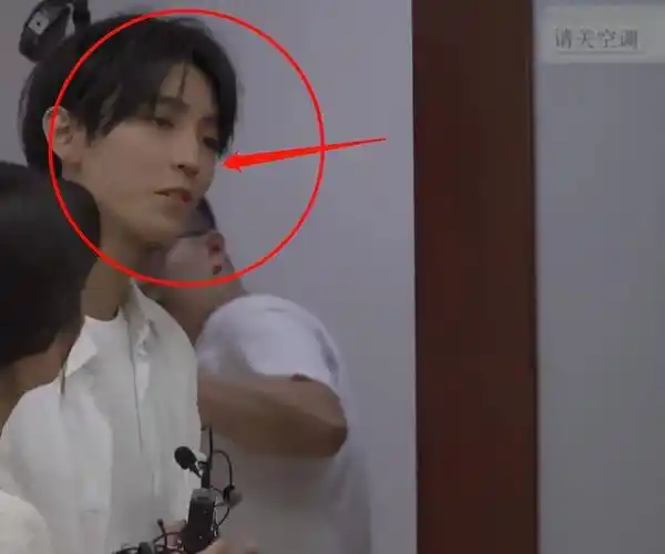 原创王俊凯去青年电影厂学习采访介绍很专业暴瘦后生图状态很真实