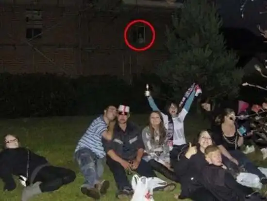 那些人会看到鬼呢?