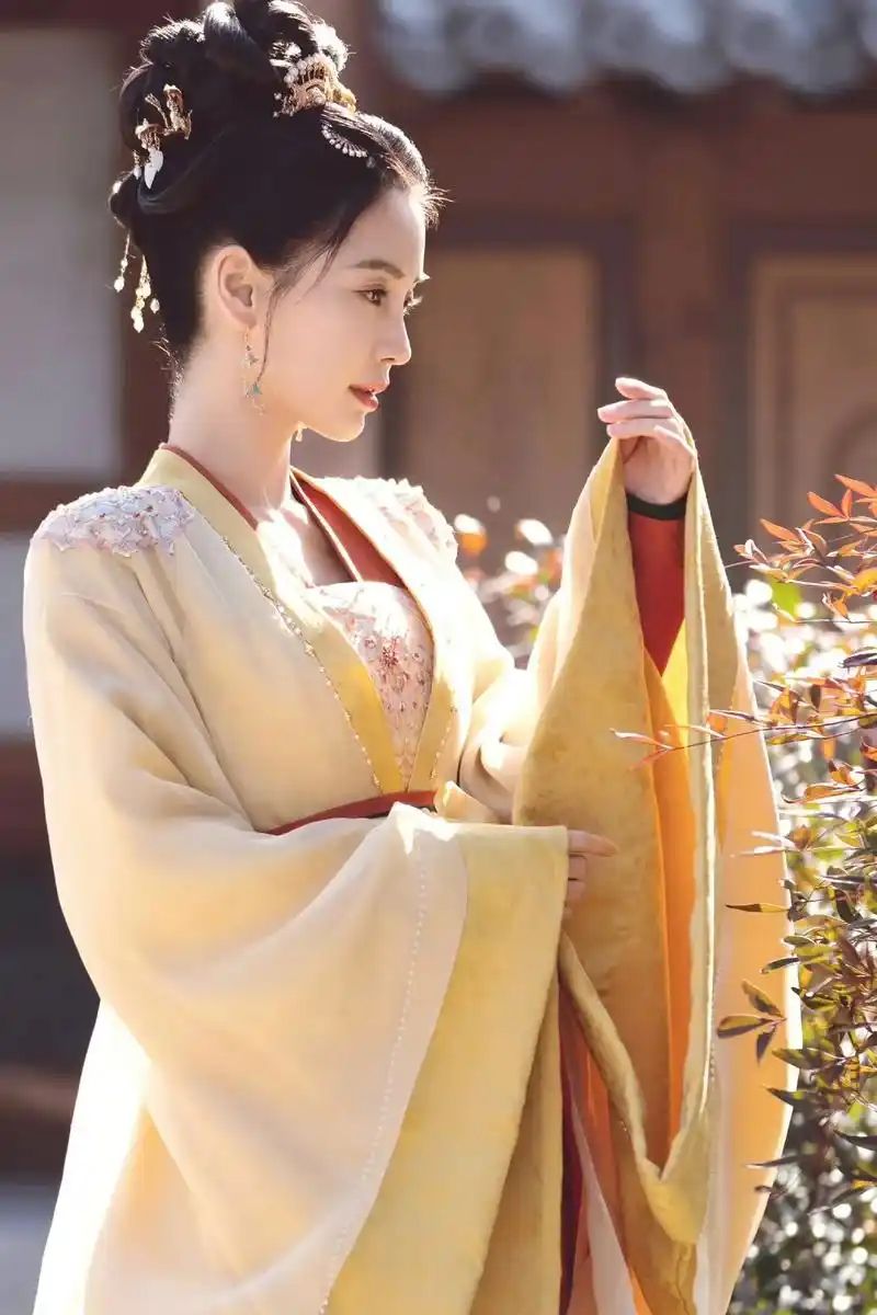 杨颖的古装仪态# #相思令# @angelababy 剧照 - 抖音