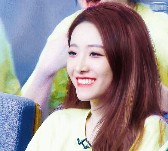 喻言梯形笑表情包图片合集,这世上真有人靠一个笑容就能惹人怜爱