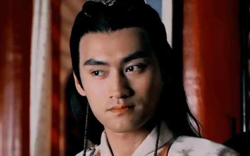 每次想起袁弘来就一个字:帅!