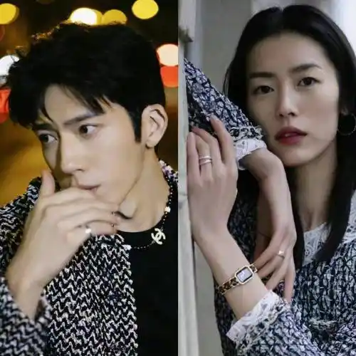 刘雯井柏然穿情侣装看秀热聊,女方还为男方整理项链_网友_女友_造型