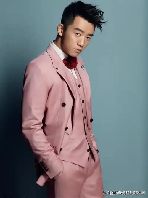 郑恺也是一个全能型偶像艺人,会唱歌跳舞,会演戏!