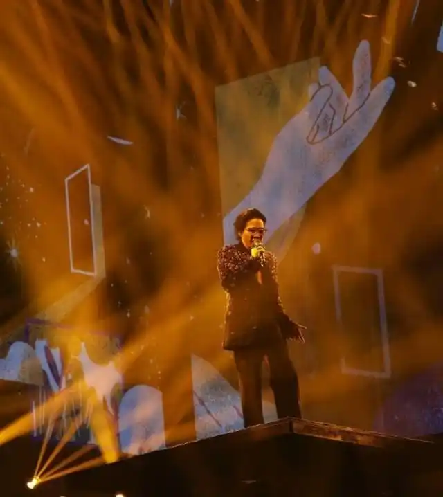 香港著名歌手红馆开骚曝翻身是靠阿妈一句话已为将来灵堂选好歌