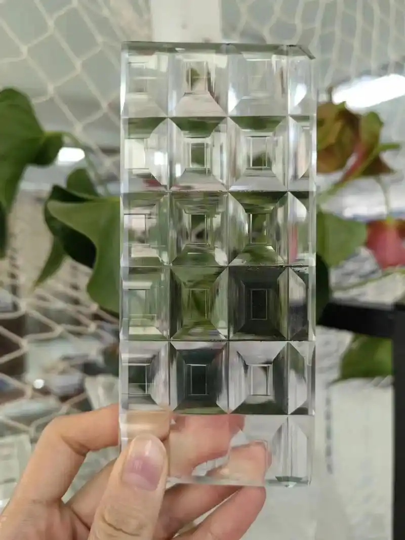 精美的玻璃车刻花纹