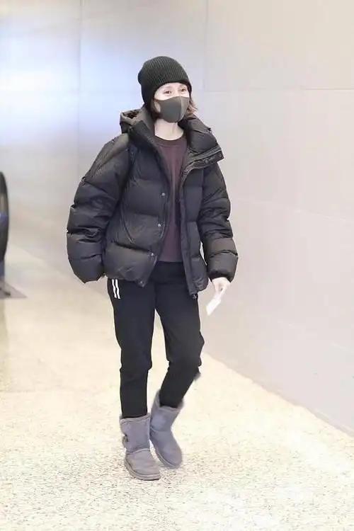 王子文雪白羽绒服如林间精灵,羽绒服这样选择和搭配,冬天最时髦