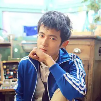 两鬓长的男生发型 男生长鬓角发型