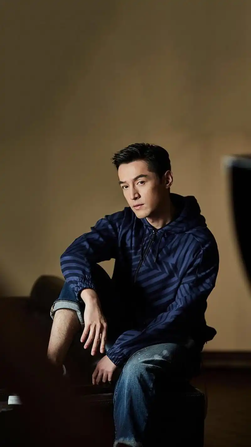 帅气俊朗男神胡歌休闲写真,锁屏图片,高清手机壁纸,明星-回车桌面