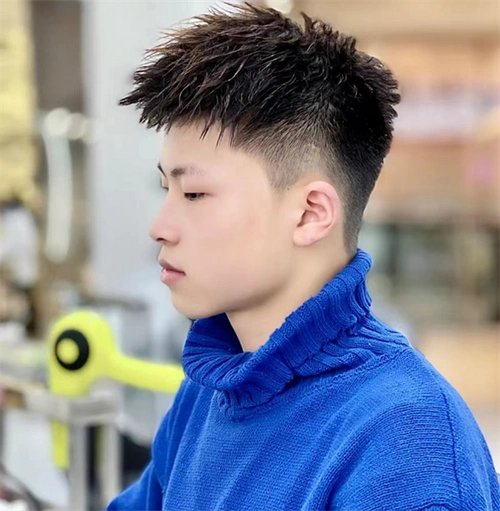 年轻男士热门烫发 帅气渣男锡纸烫_男生烫发 - 美发站