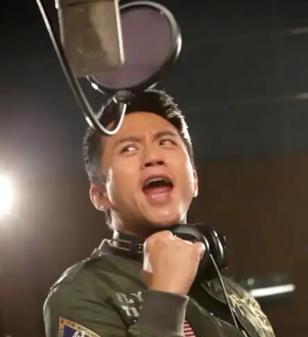 2014年10月7日晚,浙江卫视《中国好声音》第三季总决赛直播中,邓超