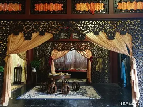 票价是正版故宫3倍,耗资8亿盖楼值得吗?