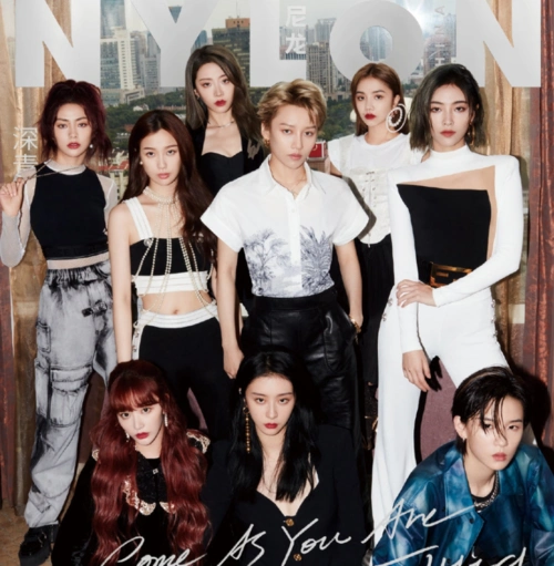 the9出道首封大片曝光九人同框各有魅力气势十足