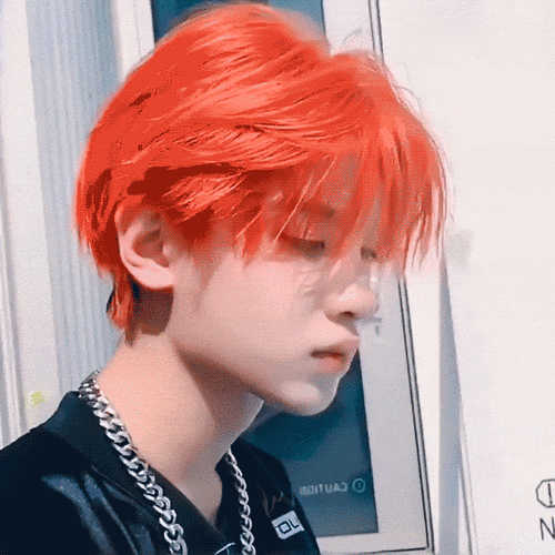 潮流前线路透,黄明昊红发造型闪闪发光,永久典藏版本_头发_红色_照片