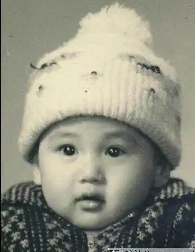 陆毅童年照曝光胖小子摇身变帅哥组图