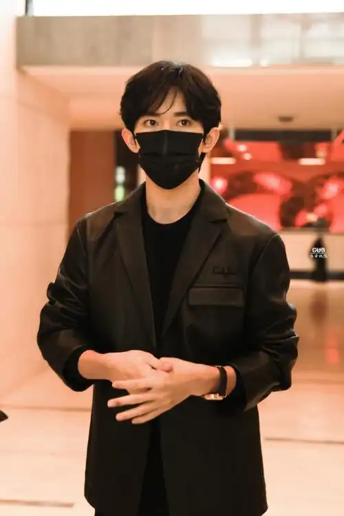 易烊千玺积家全球代言人