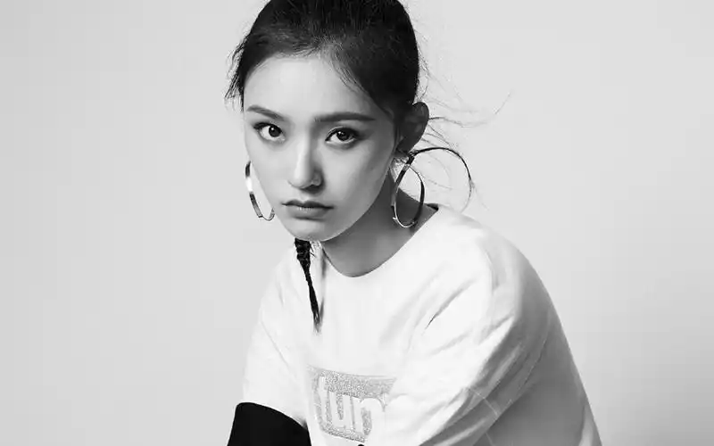 林允黑白写真高清图片桌面壁纸