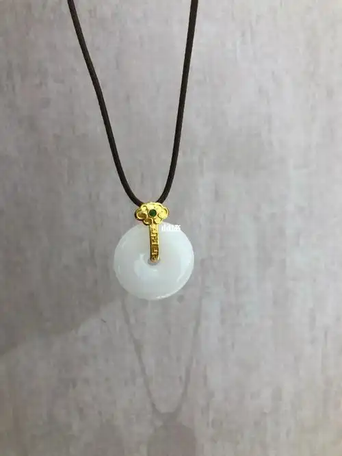 周大福和田玉  新款高品质和田玉挂坠,价格美丽.一千多两千多都有 ..
