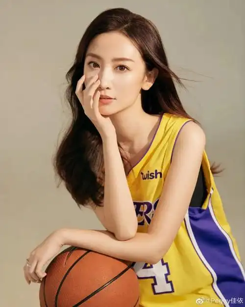 nba女主播佳依她把天赋带到了咪咕