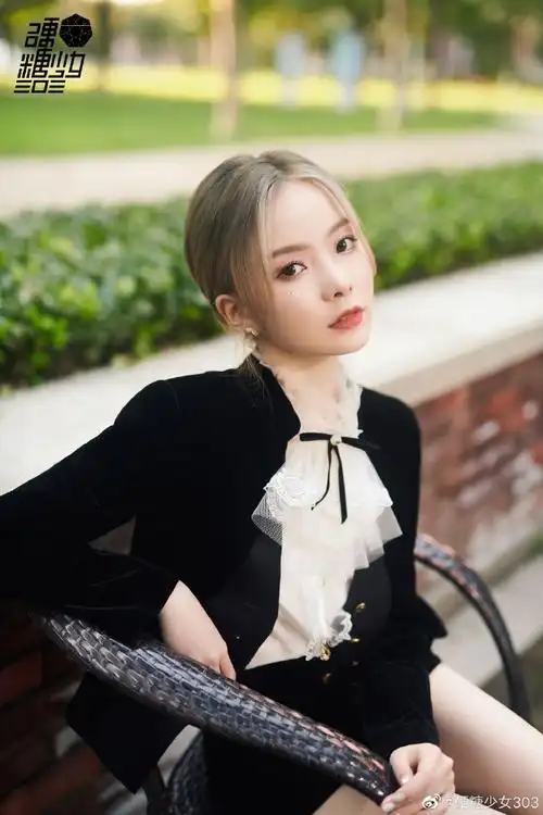 流露无限温柔气质78网页链接和@硬糖少女303-陈卓璇一起在@爱奇艺