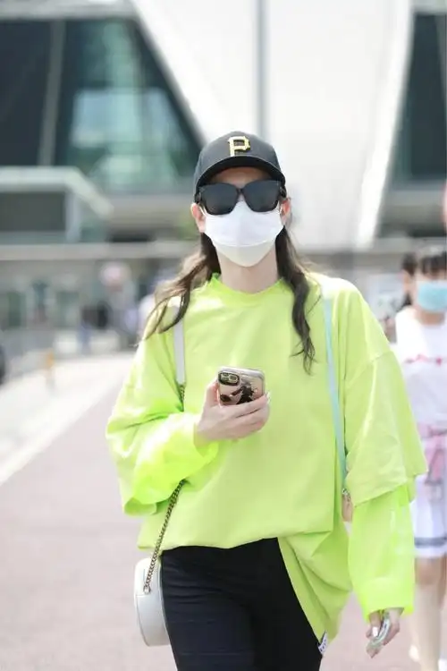 街拍戚 薇 明星同款夏季新款荧光绿宽松纯棉短袖t恤内搭打底衫 - 17网