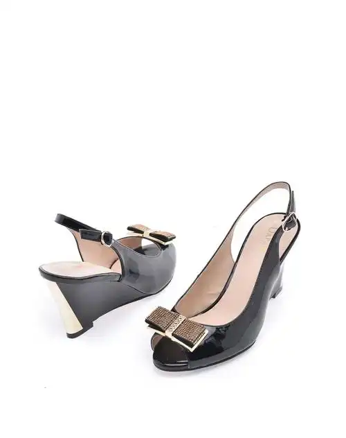 达芙妮甜美休闲水钻蝴蝶结坡跟黑色女凉鞋