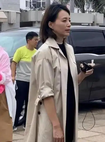 董卿作品一夜之间被清空这是塌房的节奏疑似已加入美国国籍