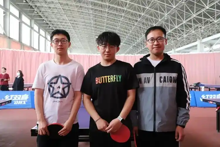 第三:20级信息班奥鹏宇     女子组前三名 第一:19级汉一班 张浩琪