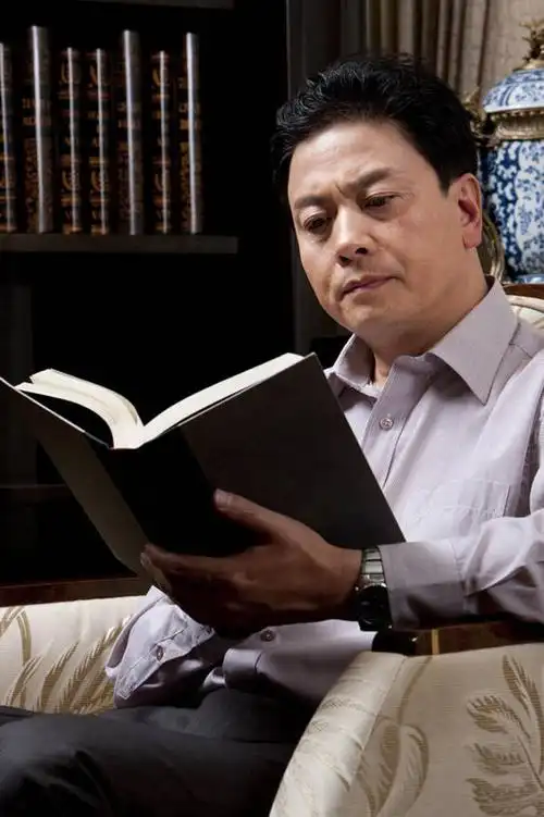 东方人,成年人,中年人,老年人,一个人,家庭,家,坐,竖图,室内,正面