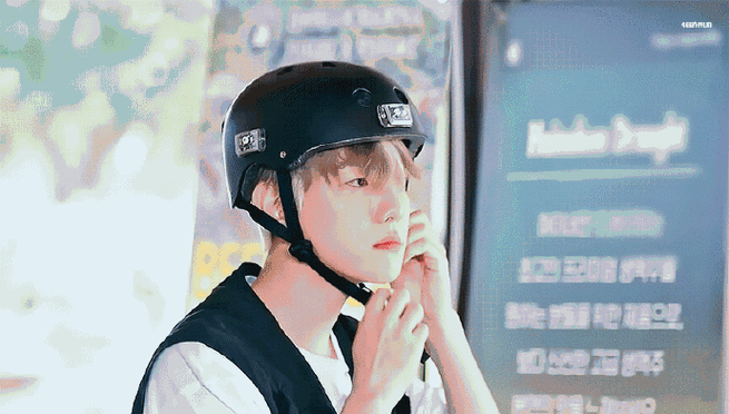 边伯贤费加罗封面