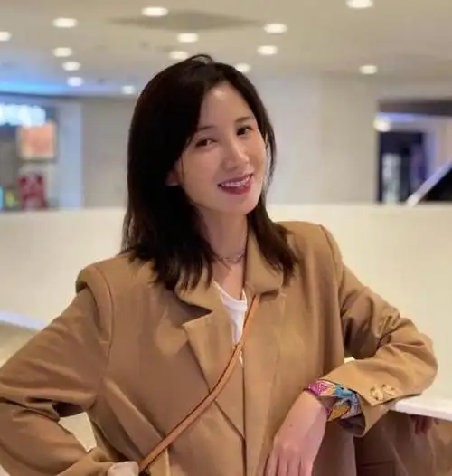 王雨馨深夜继续发文诉苦,给黄景瑜一年买衣服鞋子都有一千多万