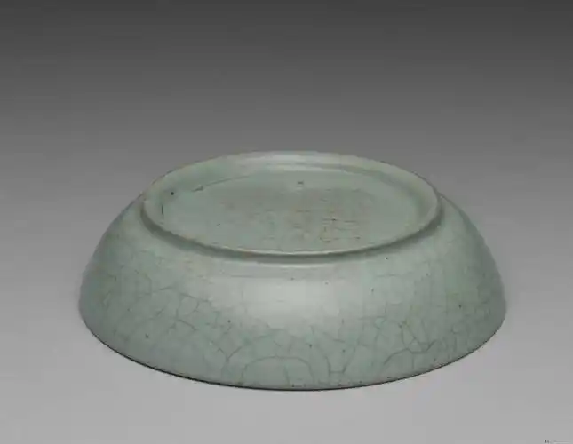 9公分北宋 汝窑 青瓷碟「官窑」,一般指专为宫廷烧造用器的窑场.