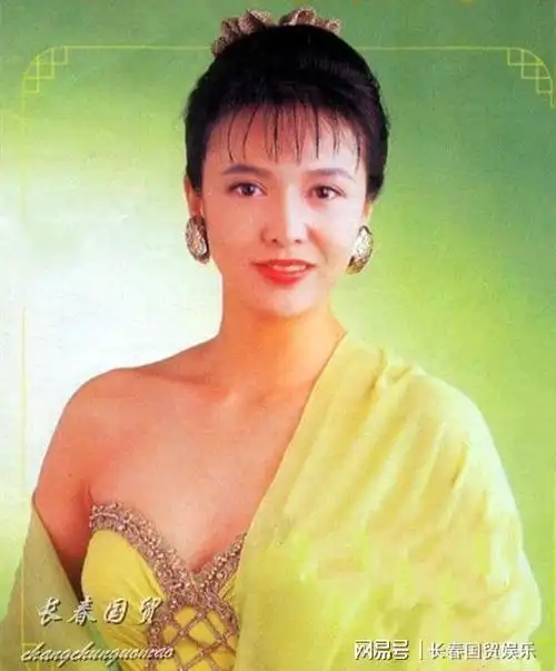 64岁郑裕玲近照曝光脸部僵硬判若两人