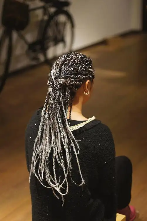 陶制作的全头非洲辫,共80根,.