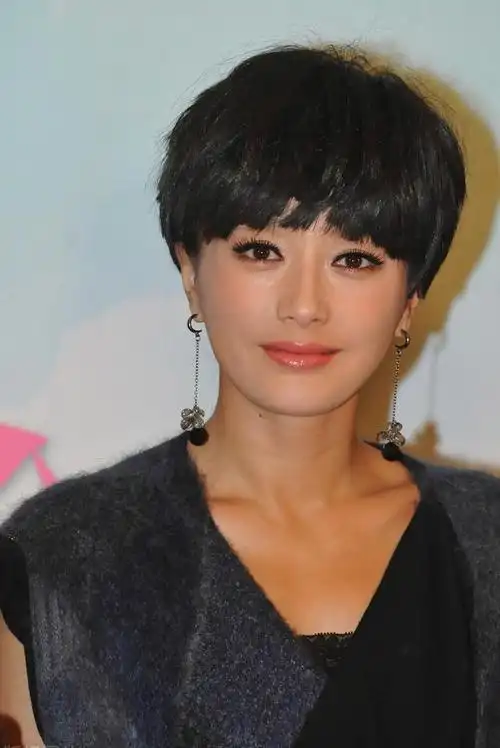 杨颖妈妈董菊英:35年前跟混血另一半结婚,为何让女儿去当嫩模?