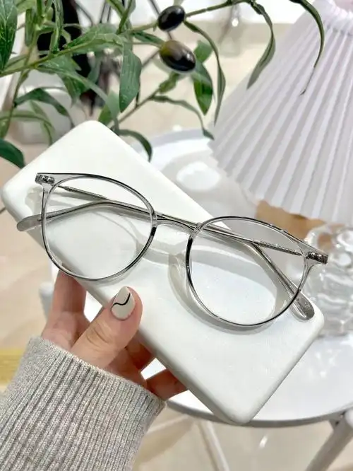适合所有脸型的镜框|简约百搭透灰