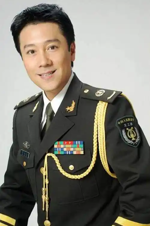 蔡国庆:拒绝那英,娶圈外女友为妻,今儿子成骄傲