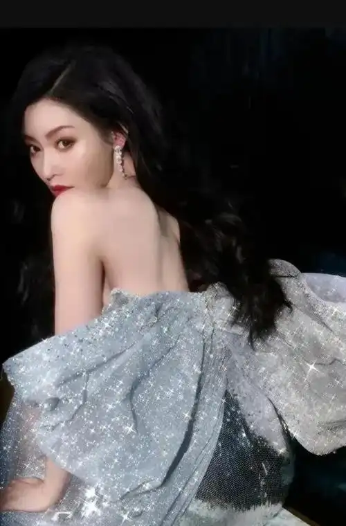 张天爱亮片蝴蝶结礼服裙