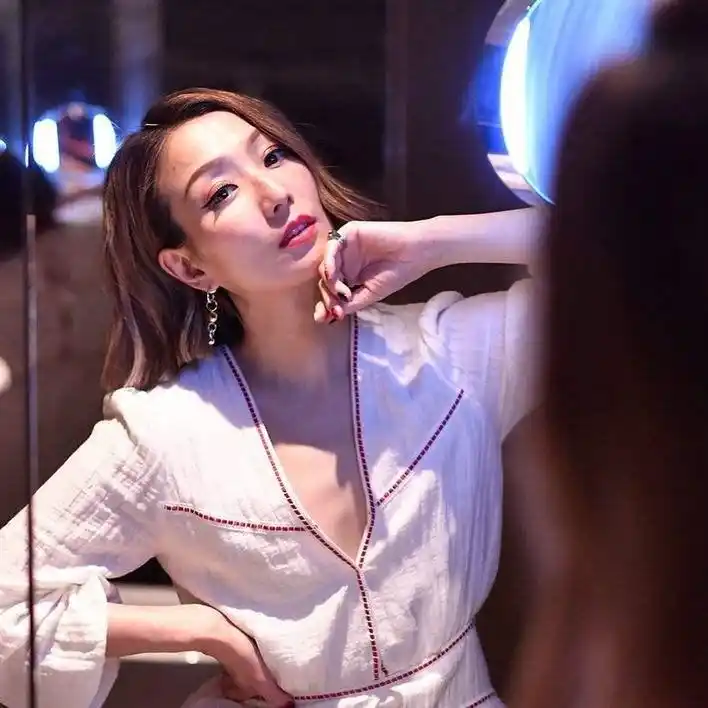 郑秀文头像换成黑色:不能和你一起患难的男人,真的靠得住吗