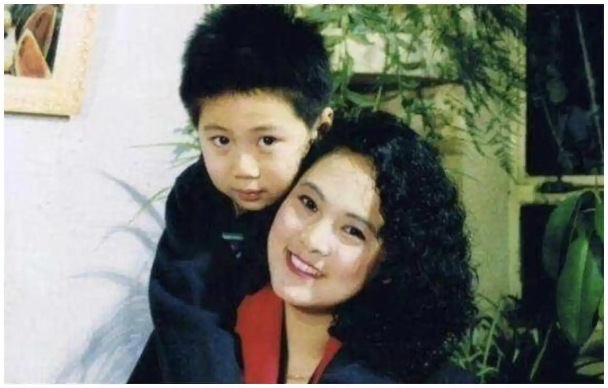 二婚娶尤勇前妻一起走过30年光阴62岁郭凯敏半路夫妻也幸福