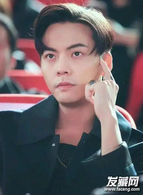 鹿晗的蓬松刘海短发考验颜值的中分被他们玩出花了