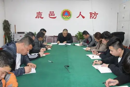 写美篇  会上,县人防办主任梁鹿林要求全体干部职工要大力弘扬"奉献