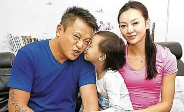 做了,藤丽名得知这件事情之后,一气之下和一个叫郭政鸿的男人在一起了