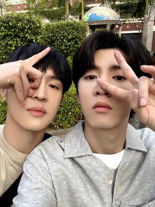 陈哲远马伯骞搞怪合照